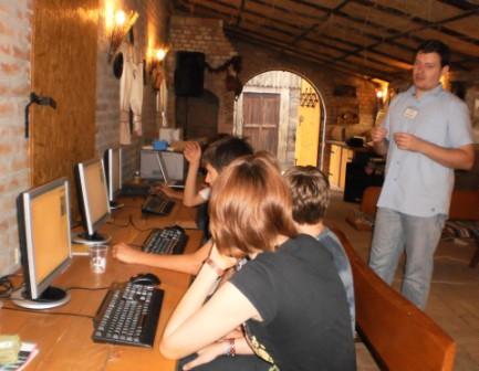 Informatička radionica tijekom Ljetnog kampa tehničkih aktivnosti u Belom Manastiru, 2010.