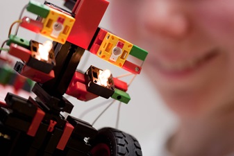 Robotika, fotografija, orijentacija i komunikacija povezale učenike tijekom praznika