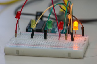 Program Kreativne tehničke radionice IZVAN OKVIRA započeo radionicama automatike 