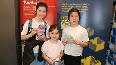 Polaznici radionica izrađivali ukrase za Uskrs pomoću 3D olovki