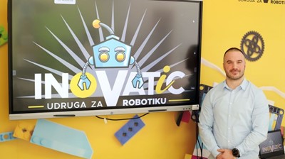 Jozo Pivac, predsjednik Udruge za robotiku „Inovatic“ i Udruga tehničke kulture „Meštri o' tehnike“ nagrađeni prestižnom Nagradom Hrvatske zajednice tehničke kulture za 2024. g.